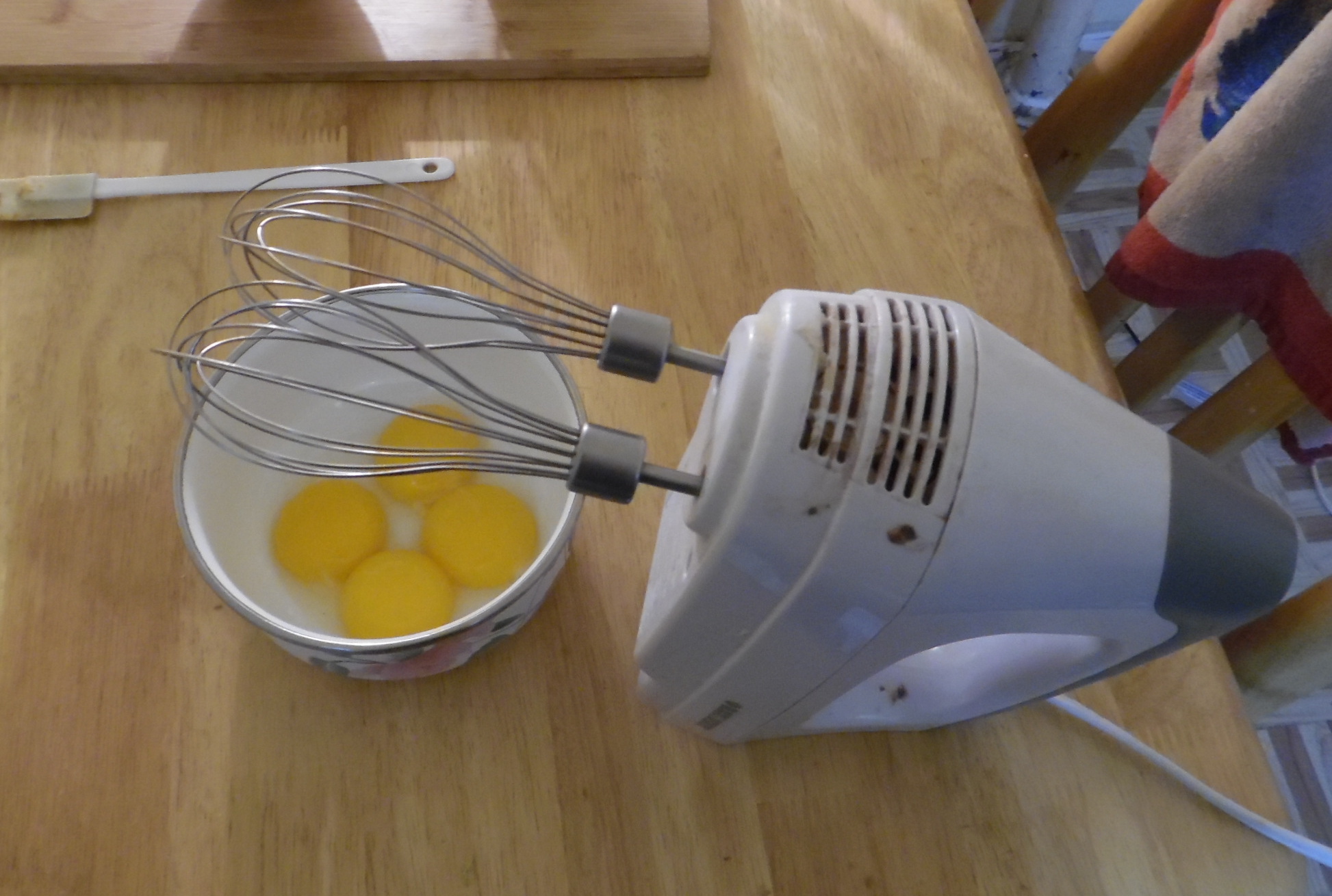 Hand mixer, for beating the yolks.